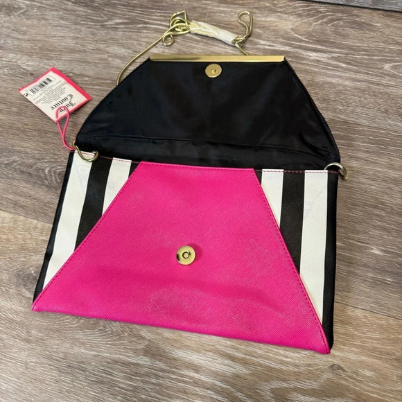NWT‎ Juicy Couture Envelope Clutch Crossbody Bag Gold Chain Strap *FLAW* - Picture 6 of 12